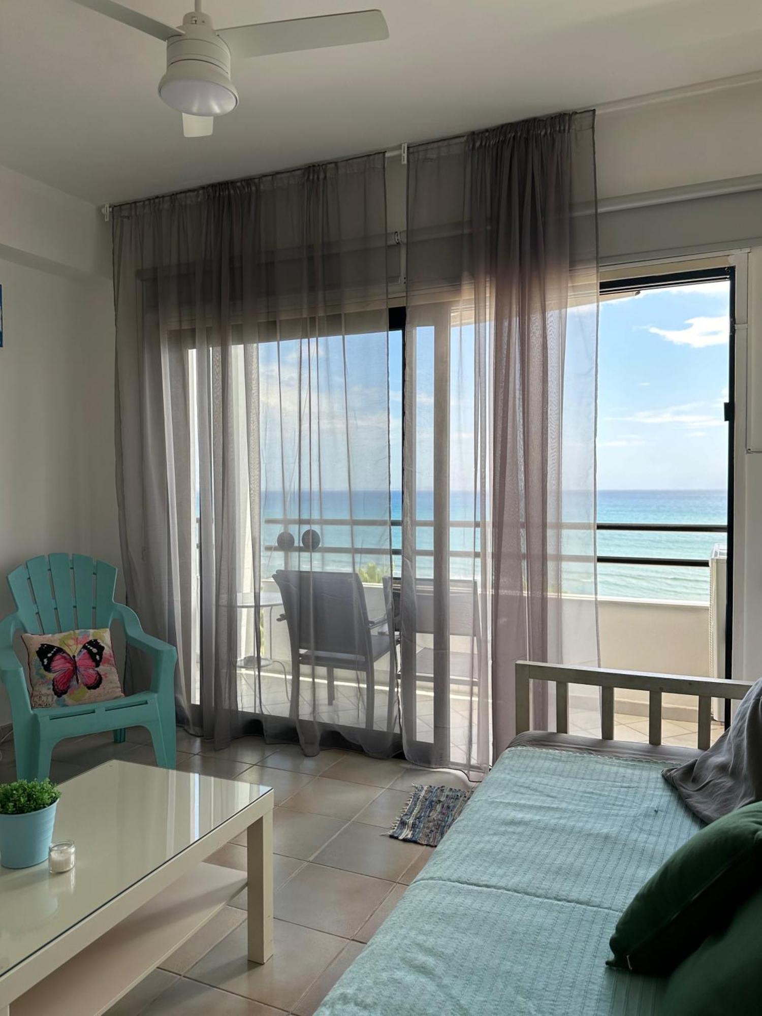 Krasas Beach Larnaca Ngoại thất bức ảnh