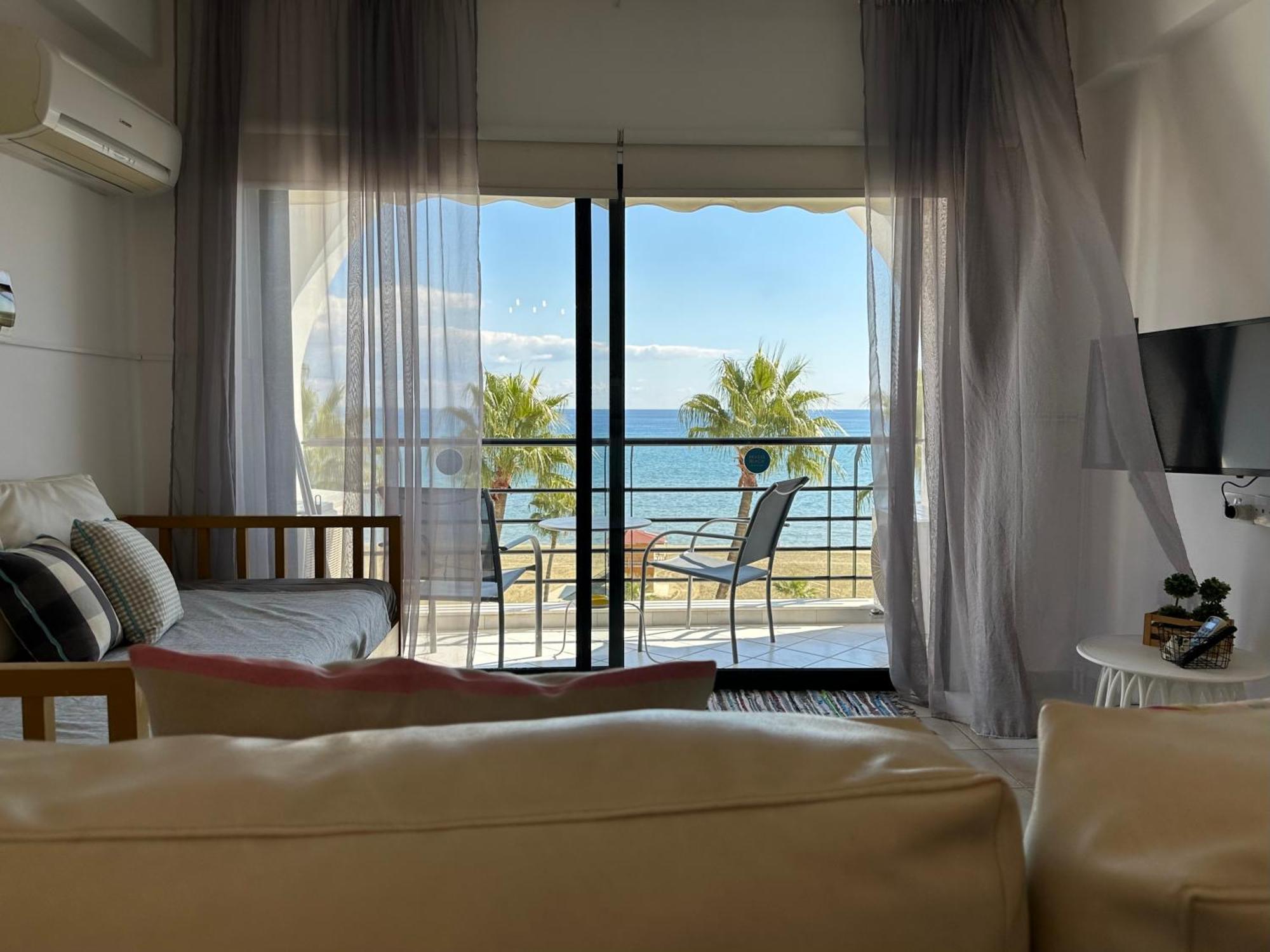 Krasas Beach Larnaca Ngoại thất bức ảnh